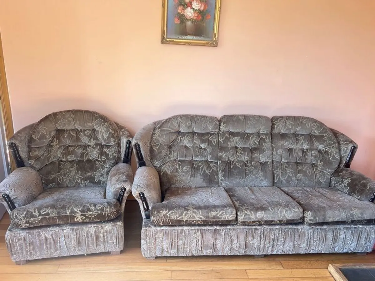 Free couch and 2 armchairs - Image 1