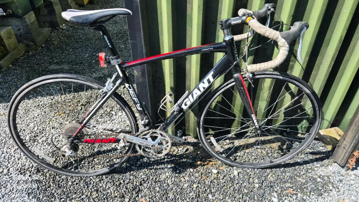 GIANT roadbike - Image 1