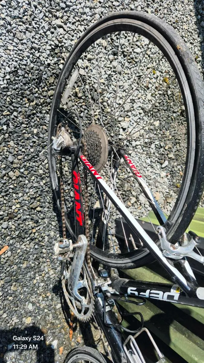 GIANT roadbike - Image 2