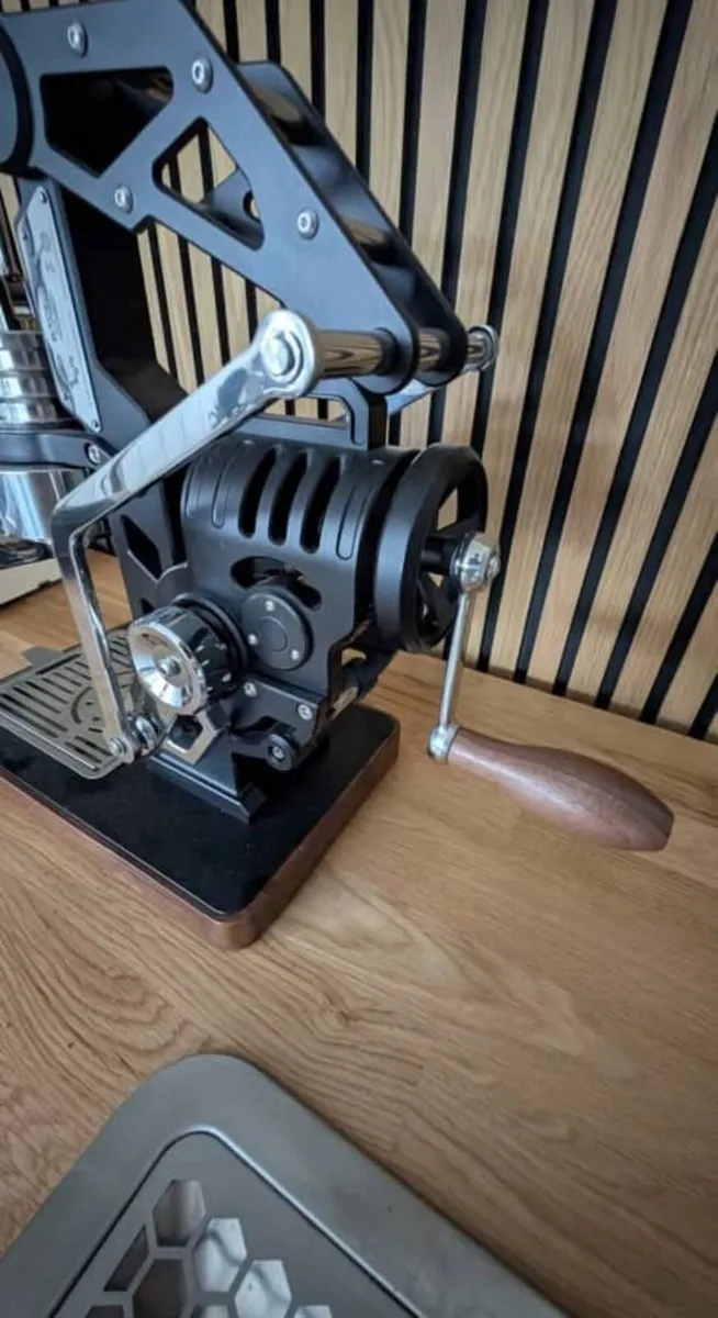 Muvna M8 Hand Crank Espresso Maker (RARE) - Image 2