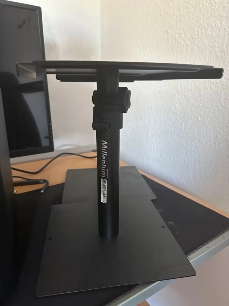 Krk Classic 5 + monitor stand and cable - Image 2