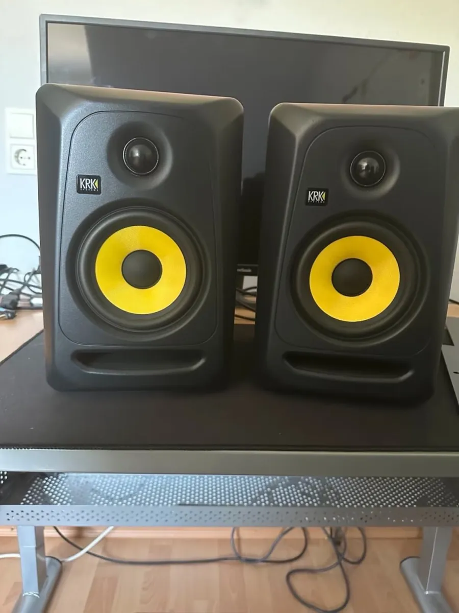 Krk Classic 5 + monitor stand and cable - Image 4