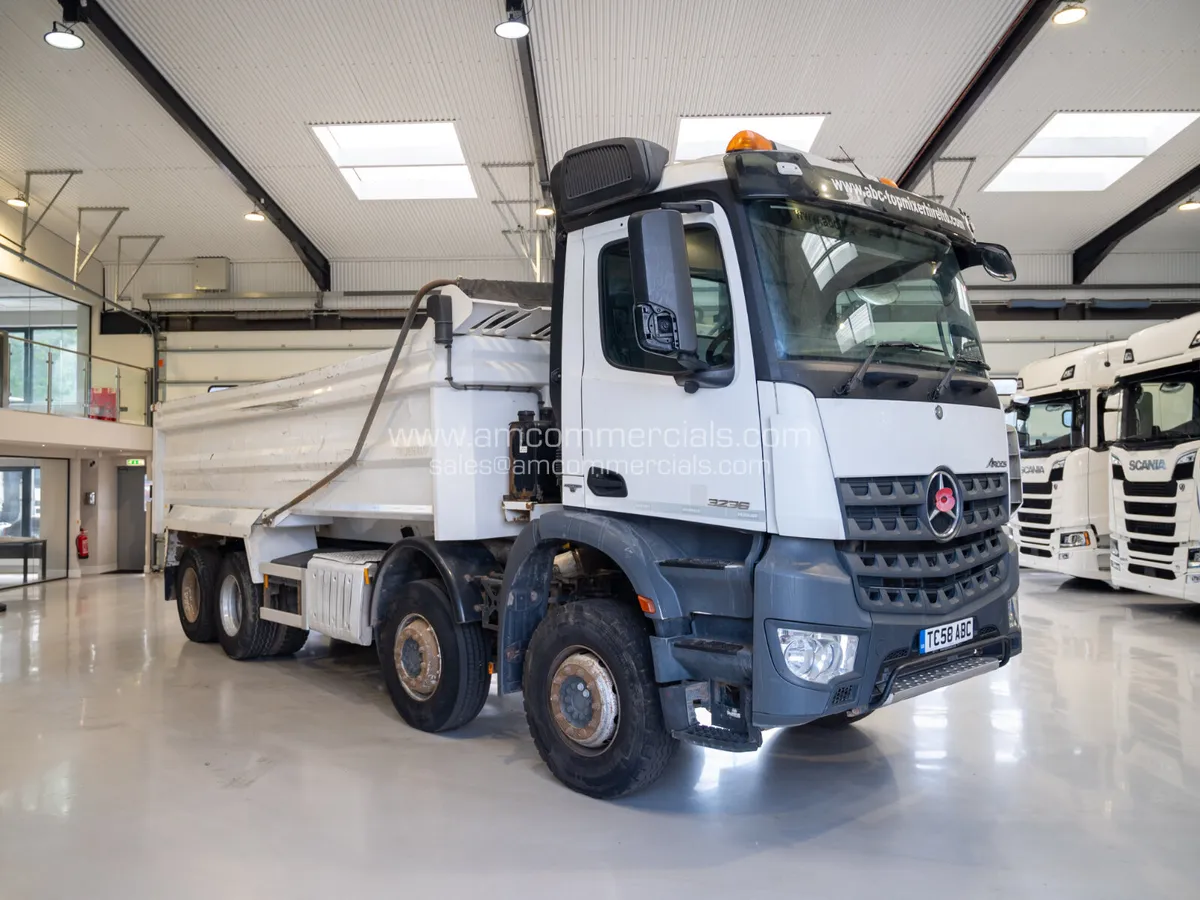 2017 Mercedes Arocs 3236 8X4 Tipper - Image 3