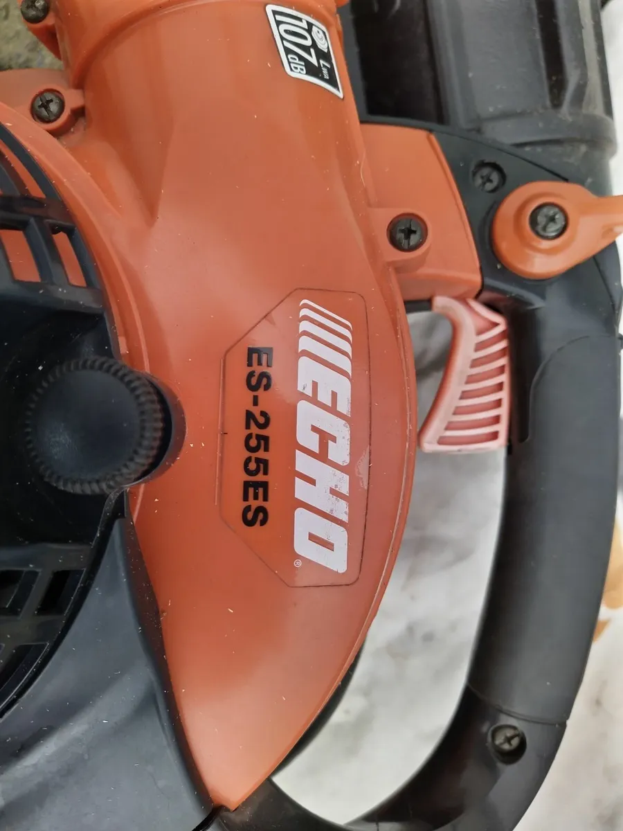 Petrol leaf blower - Image 1
