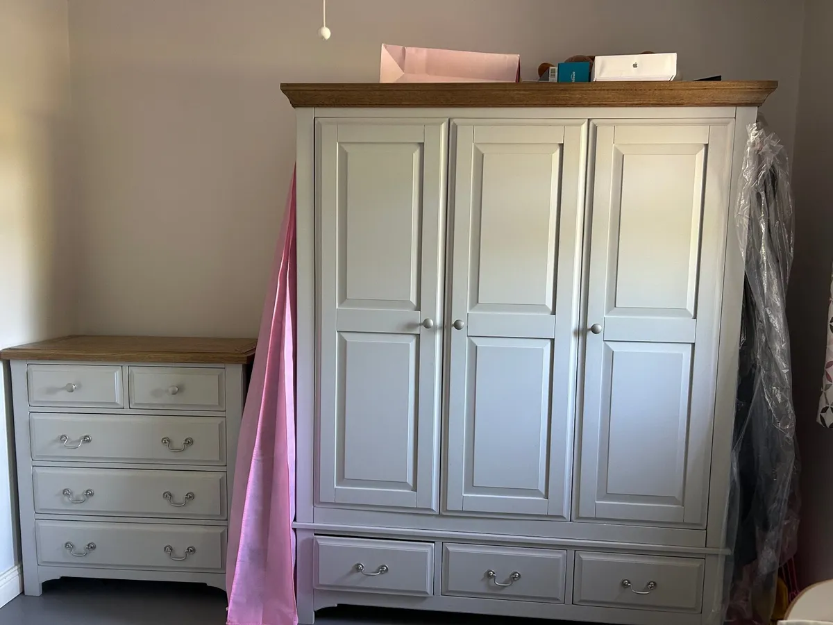 bedroom furniture - Image 1