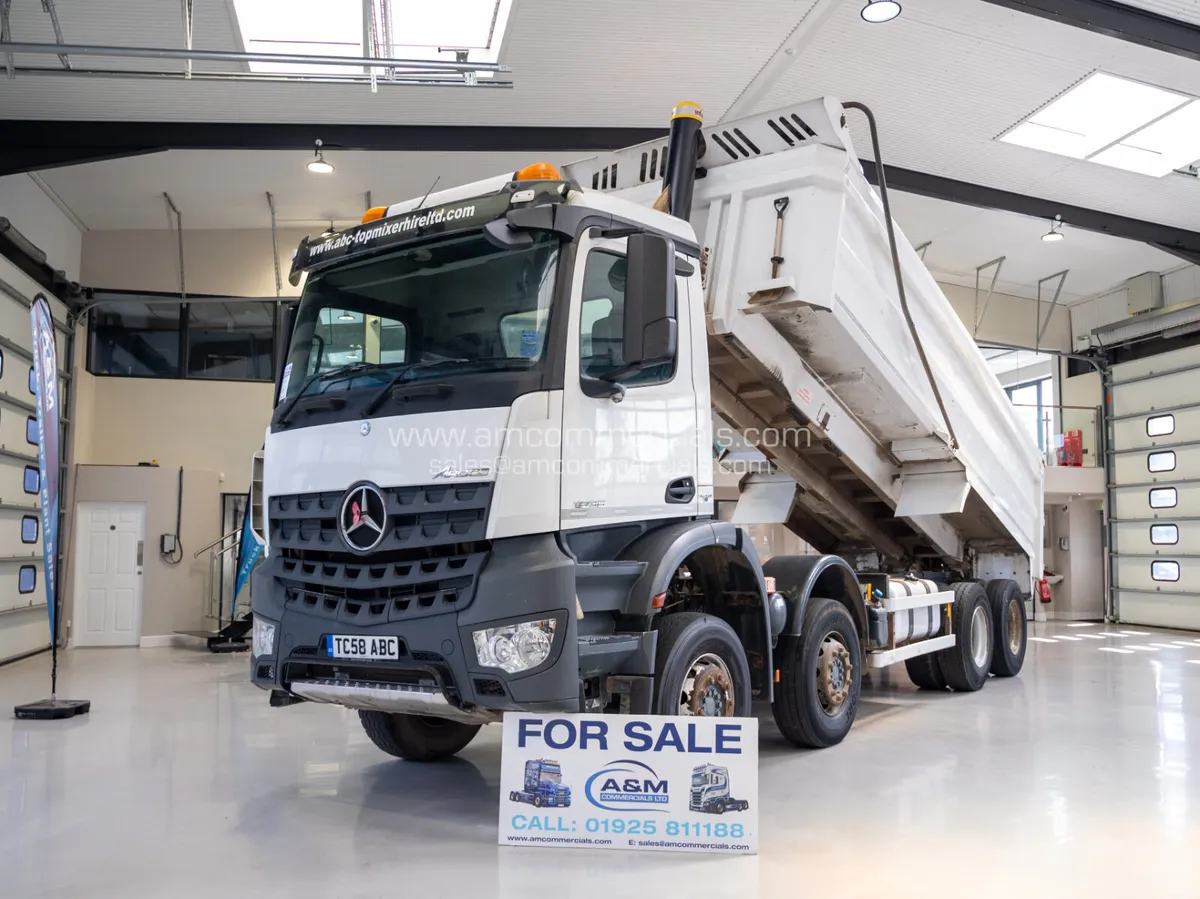 2017 Mercedes Arocs 3236 8X4 Tipper - Image 1