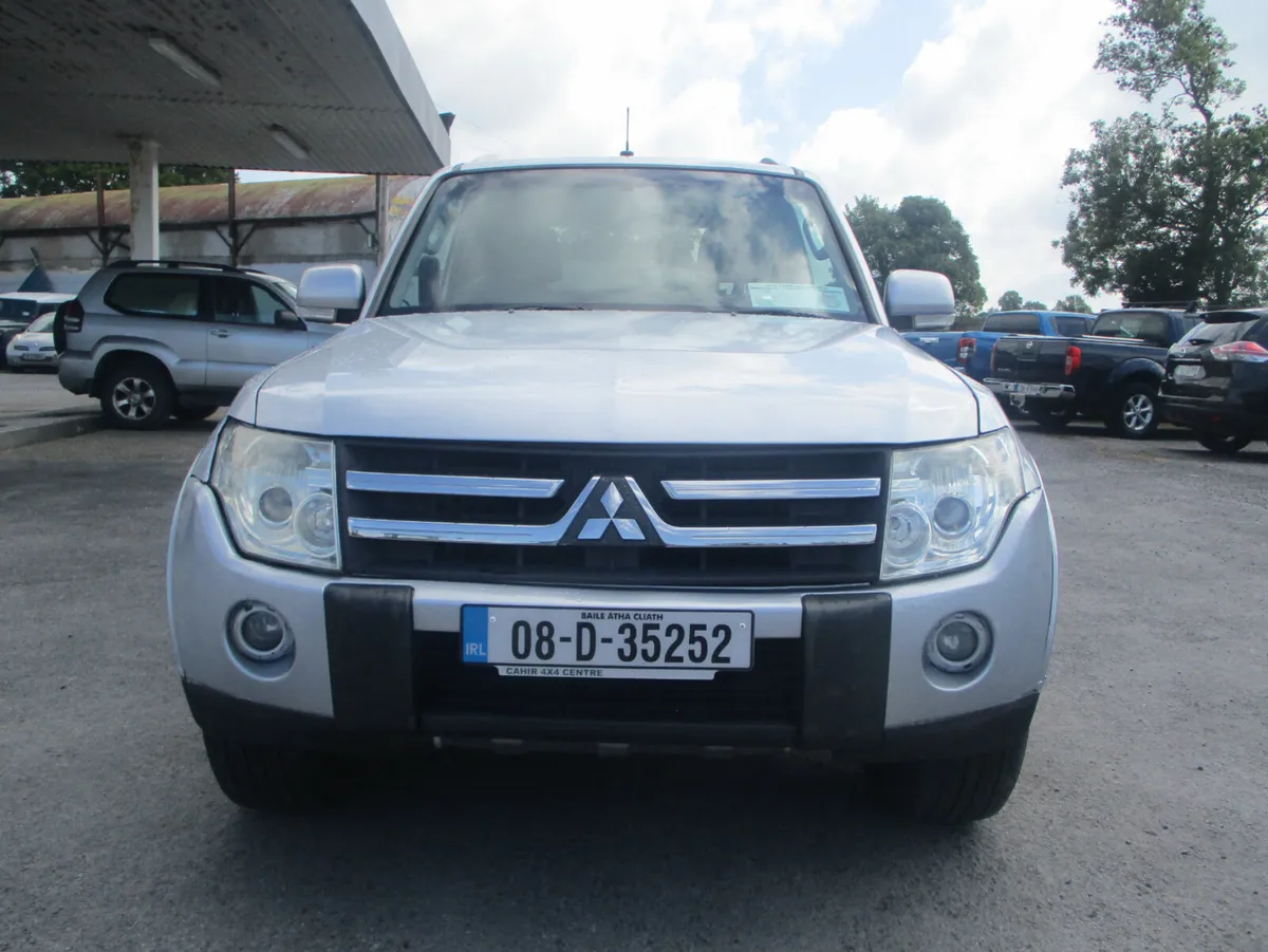 Mitsubishi Pajero 3.2 DID SWB COMM - Image 2
