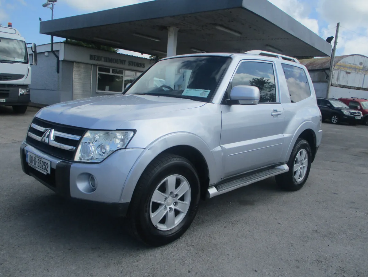 Mitsubishi Pajero 3.2 DID SWB COMM - Image 3