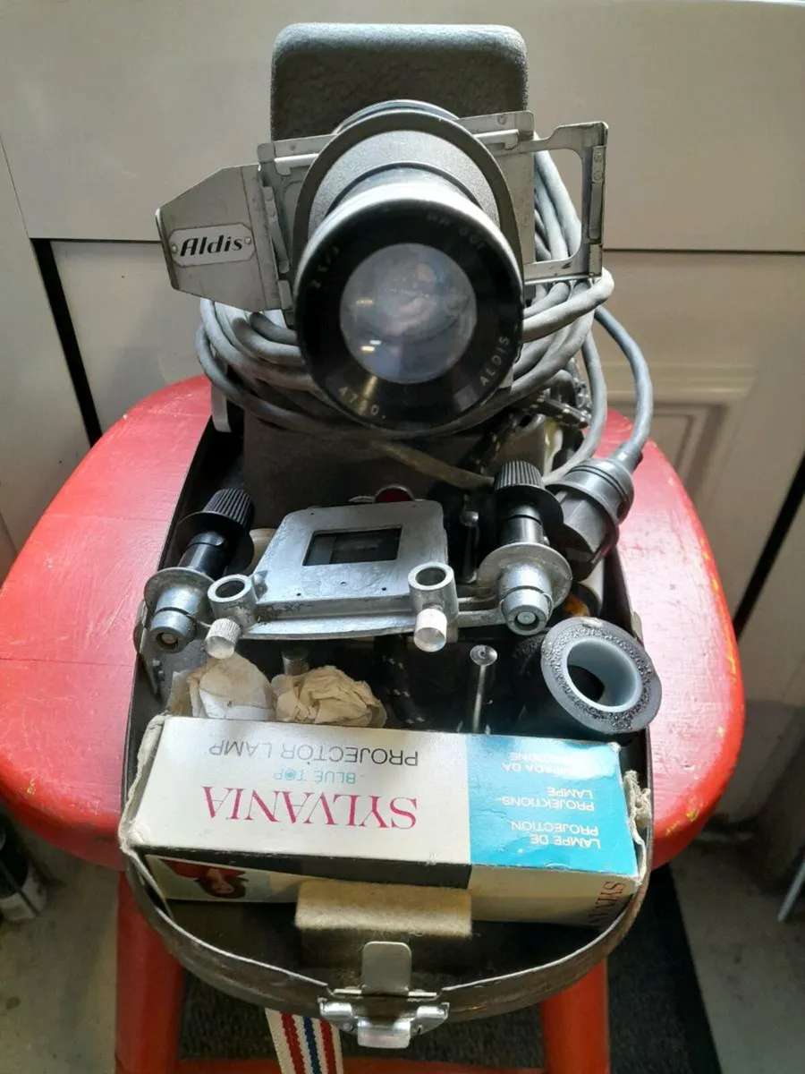 Old vintage projector - Image 1