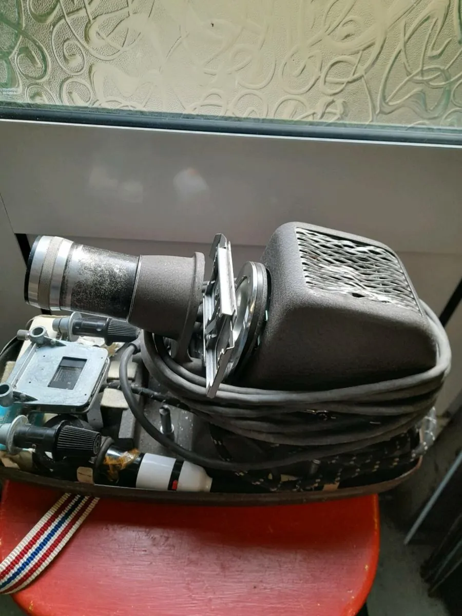 Old vintage projector - Image 2