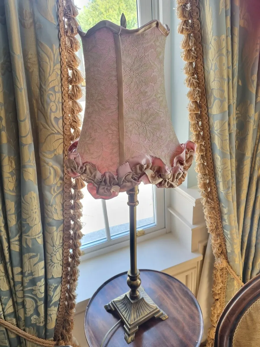 Vintage Style Table lamp with shade - Image 1