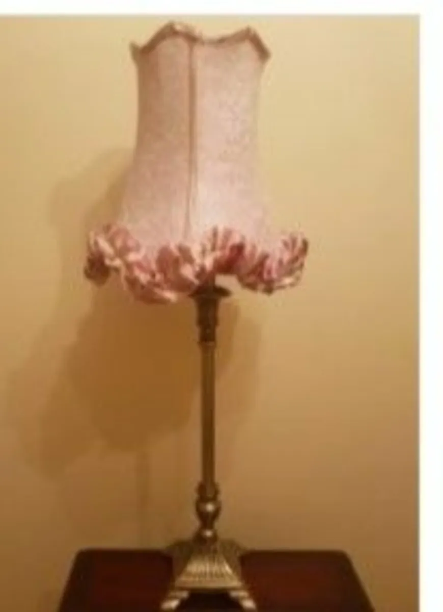 Vintage Style Table lamp with shade - Image 2