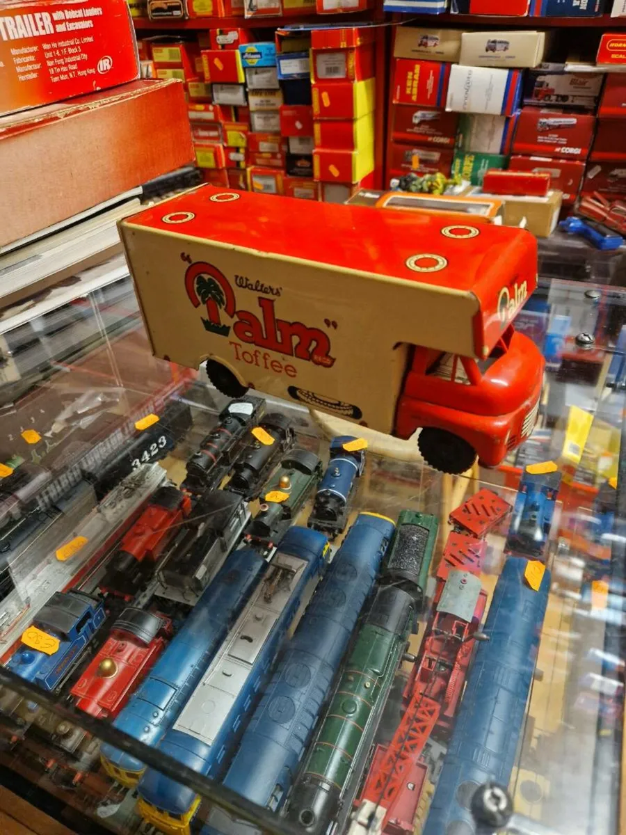 Vintage Triang Tinplate Truck - Image 1