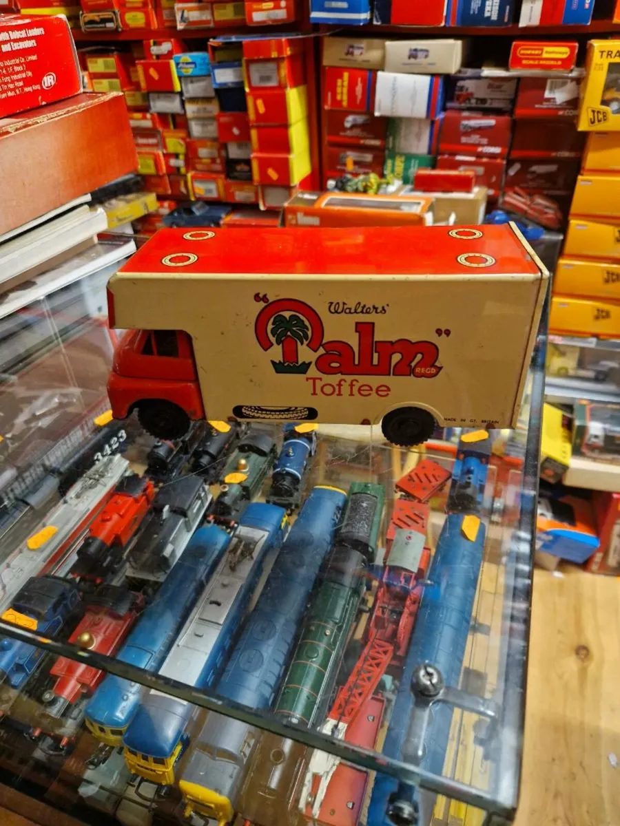 Vintage Triang Tinplate Truck - Image 3