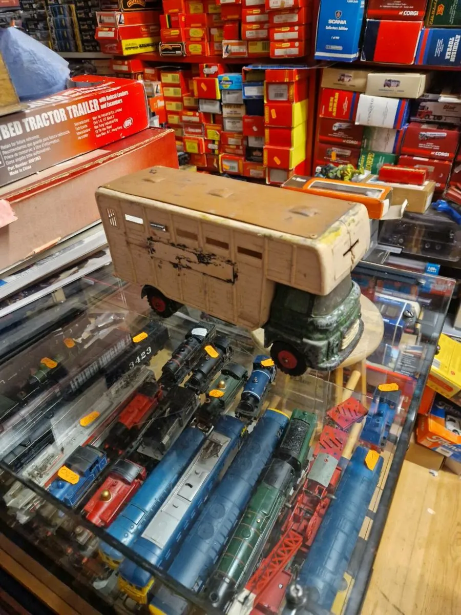 Corgi Triang Livestock Truck - Image 1