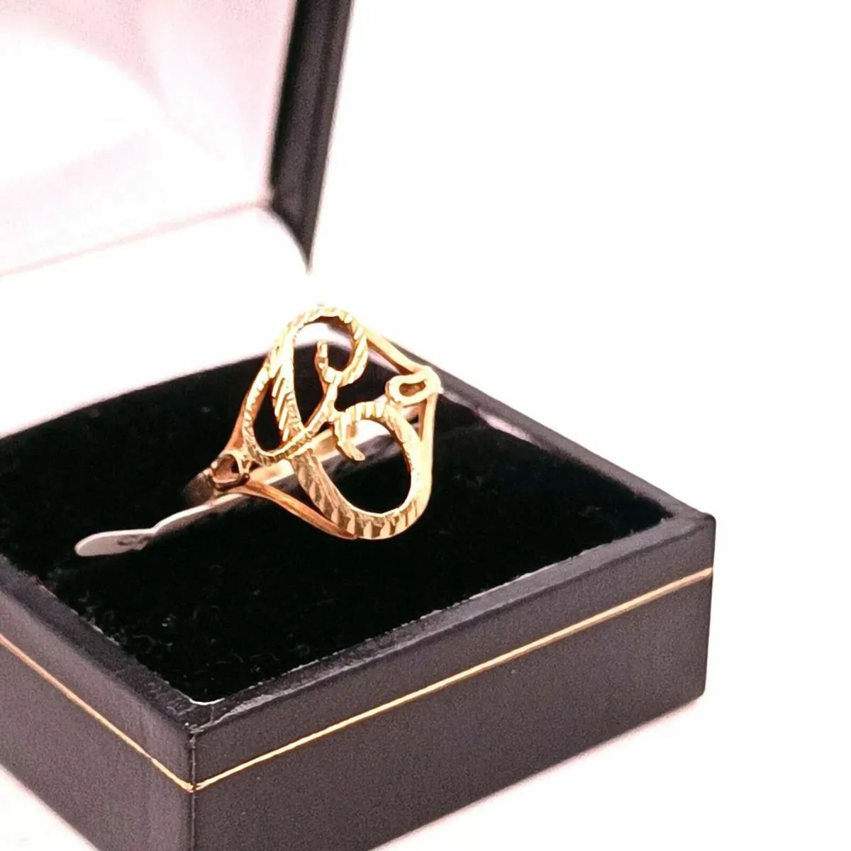 C Letter Ring, 10 k Yellow Gold - Image 4