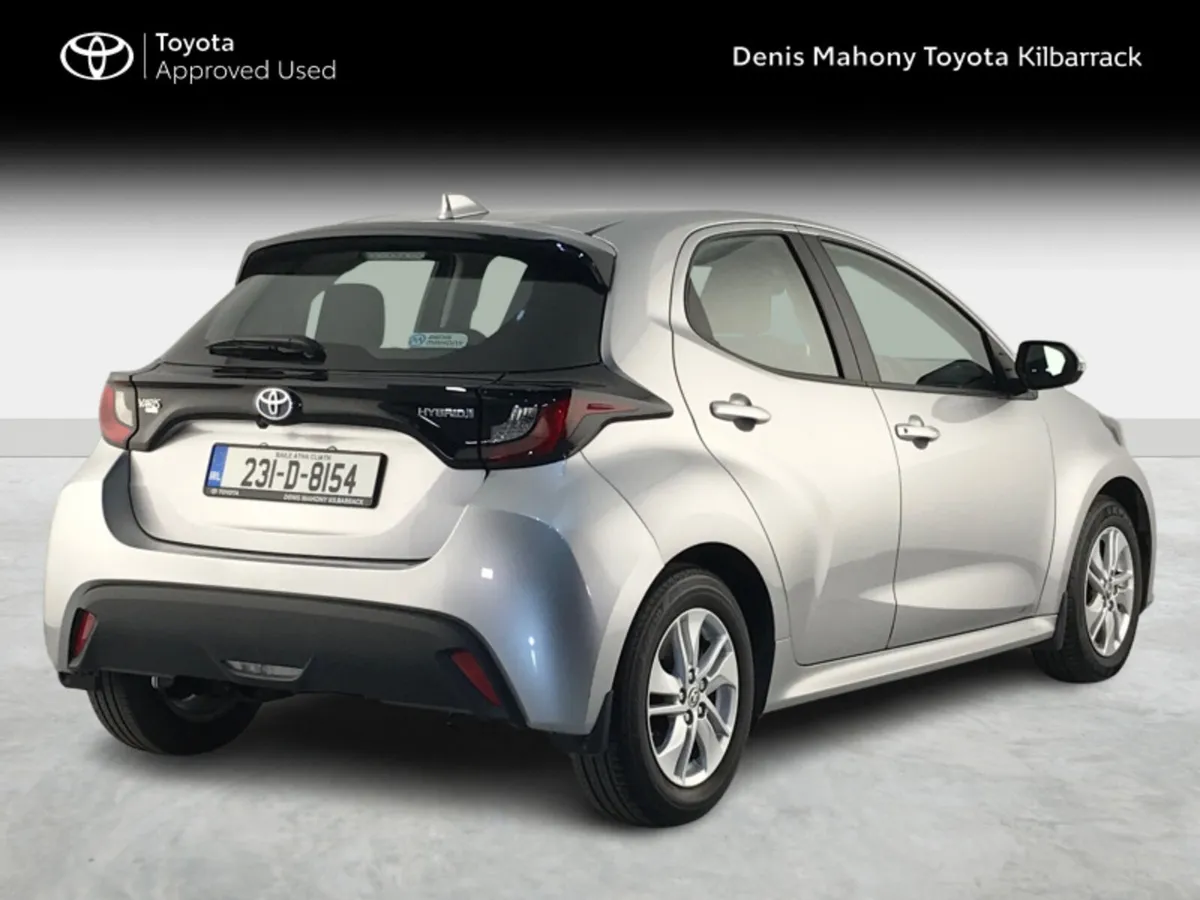 Toyota Yaris YARIS 1.5 HYBRID LUNA - Image 2