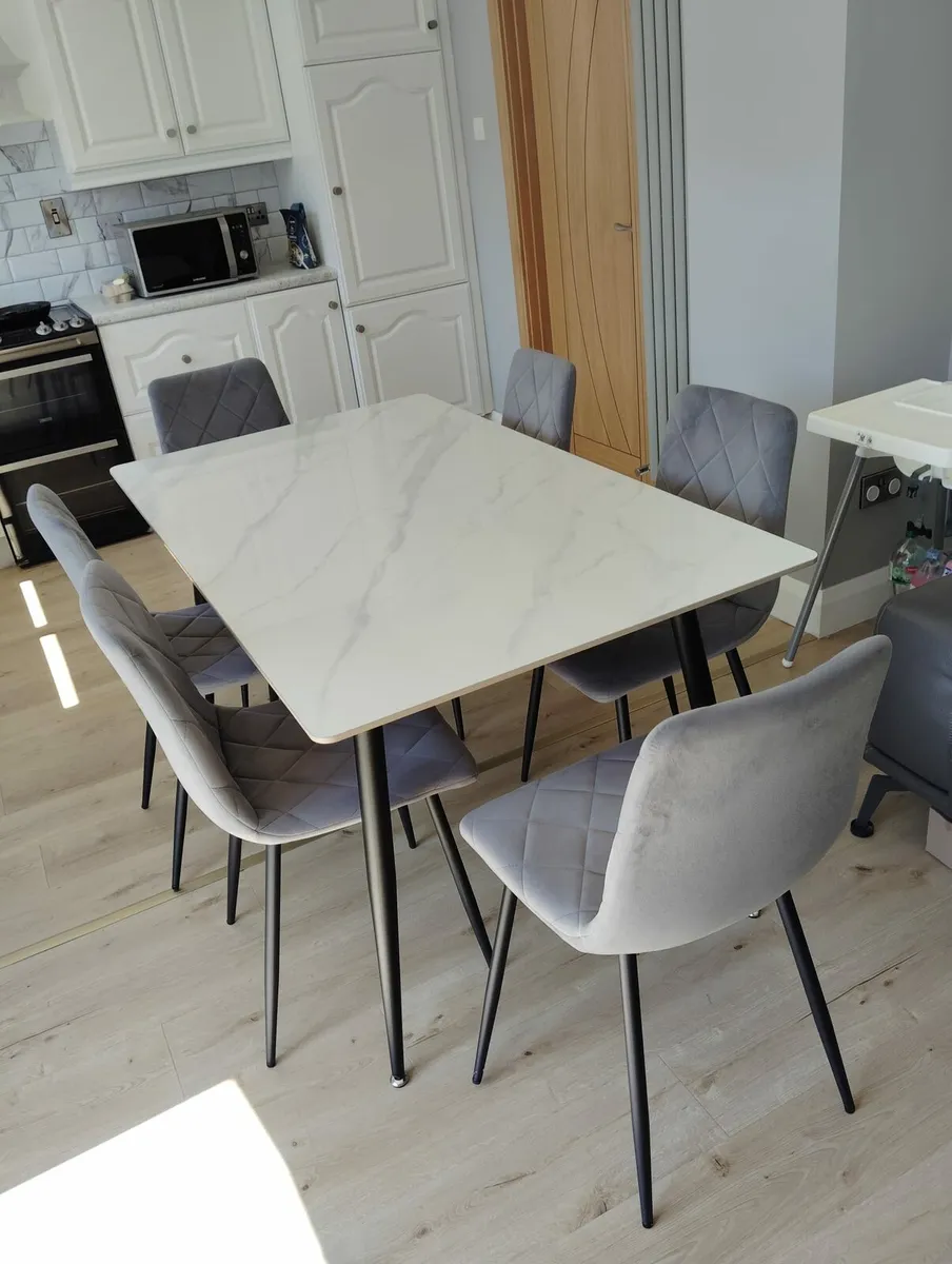 Table and chair set - Image 2