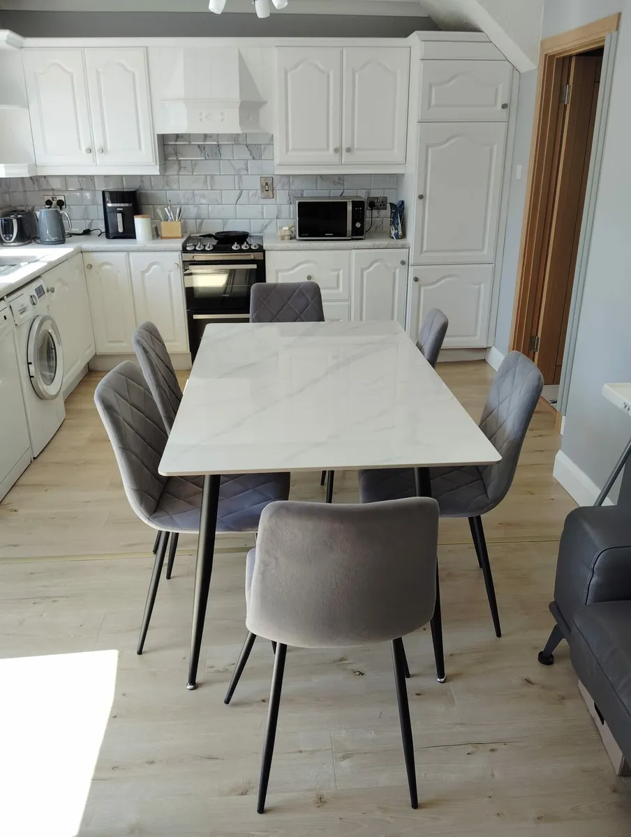 Table and chair set - Image 3