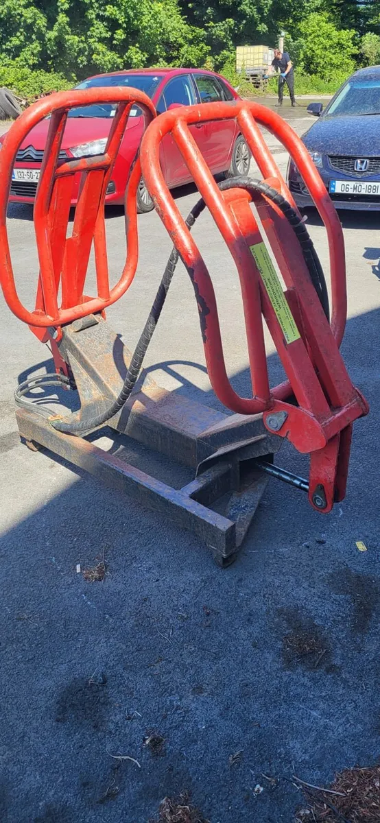 Bale handler - Image 1