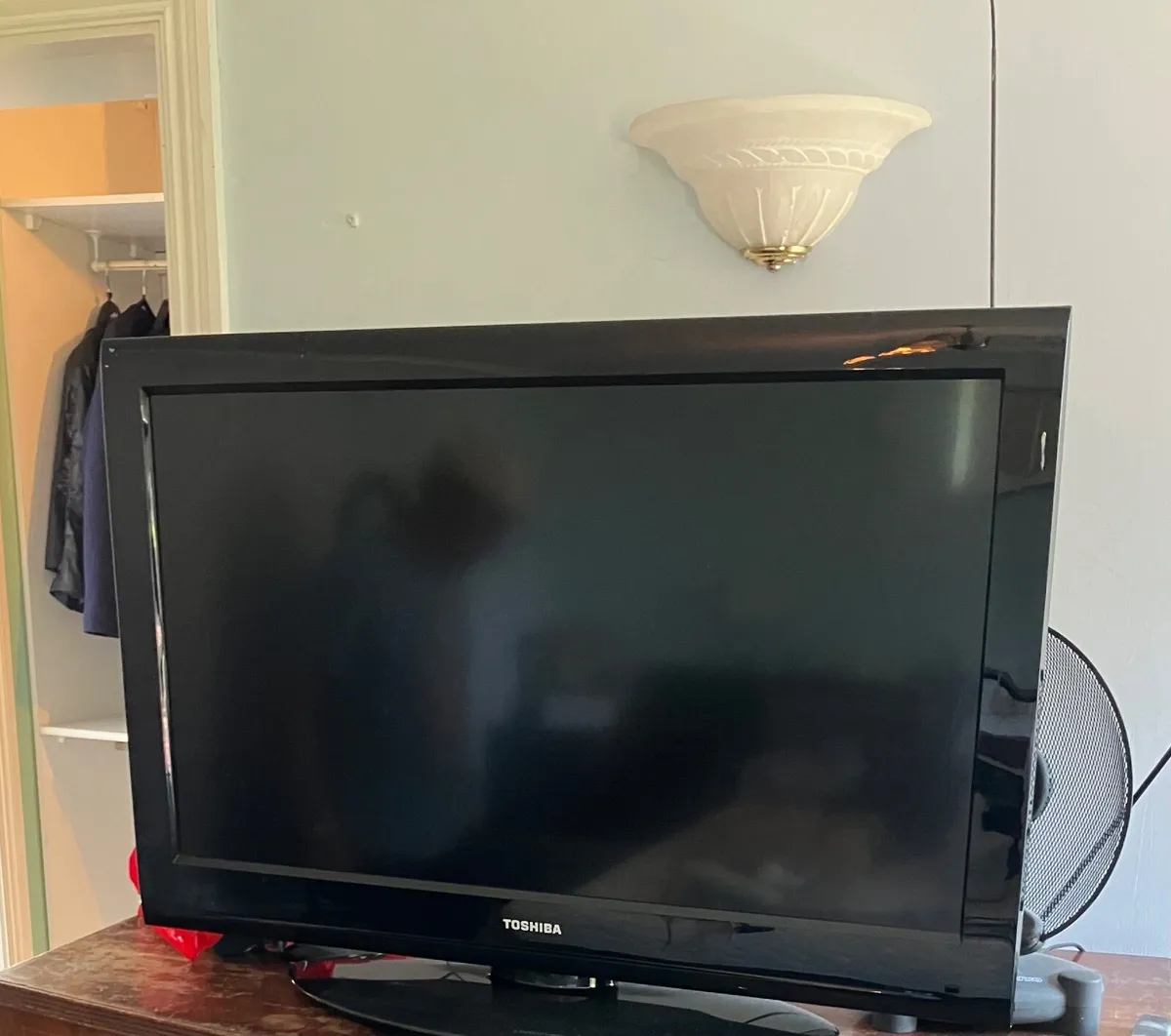 Toshiba Tv - Image 1