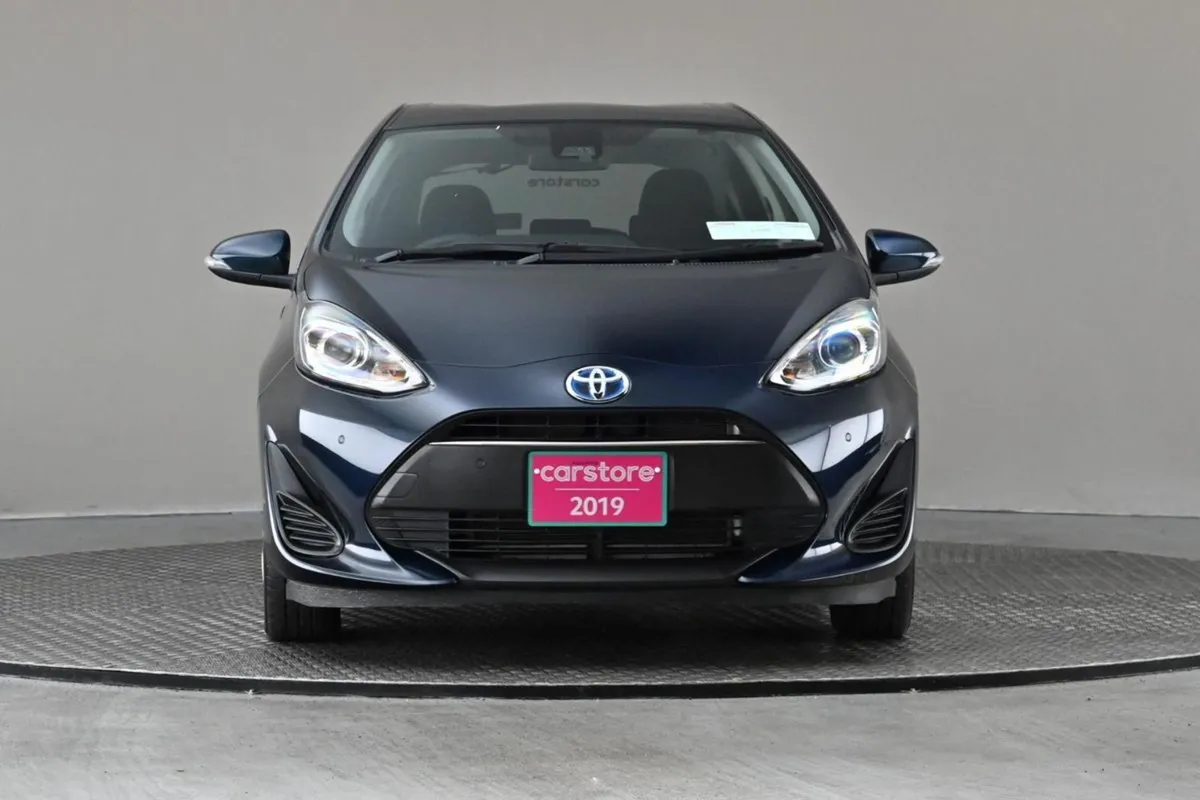 Toyota Aqua 1.5 Vvt-i Hybrid  2tone Interior andr - Image 2