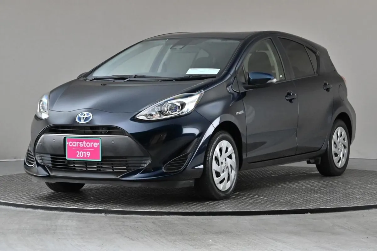 Toyota Aqua 1.5 Vvt-i Hybrid  2tone Interior andr - Image 3