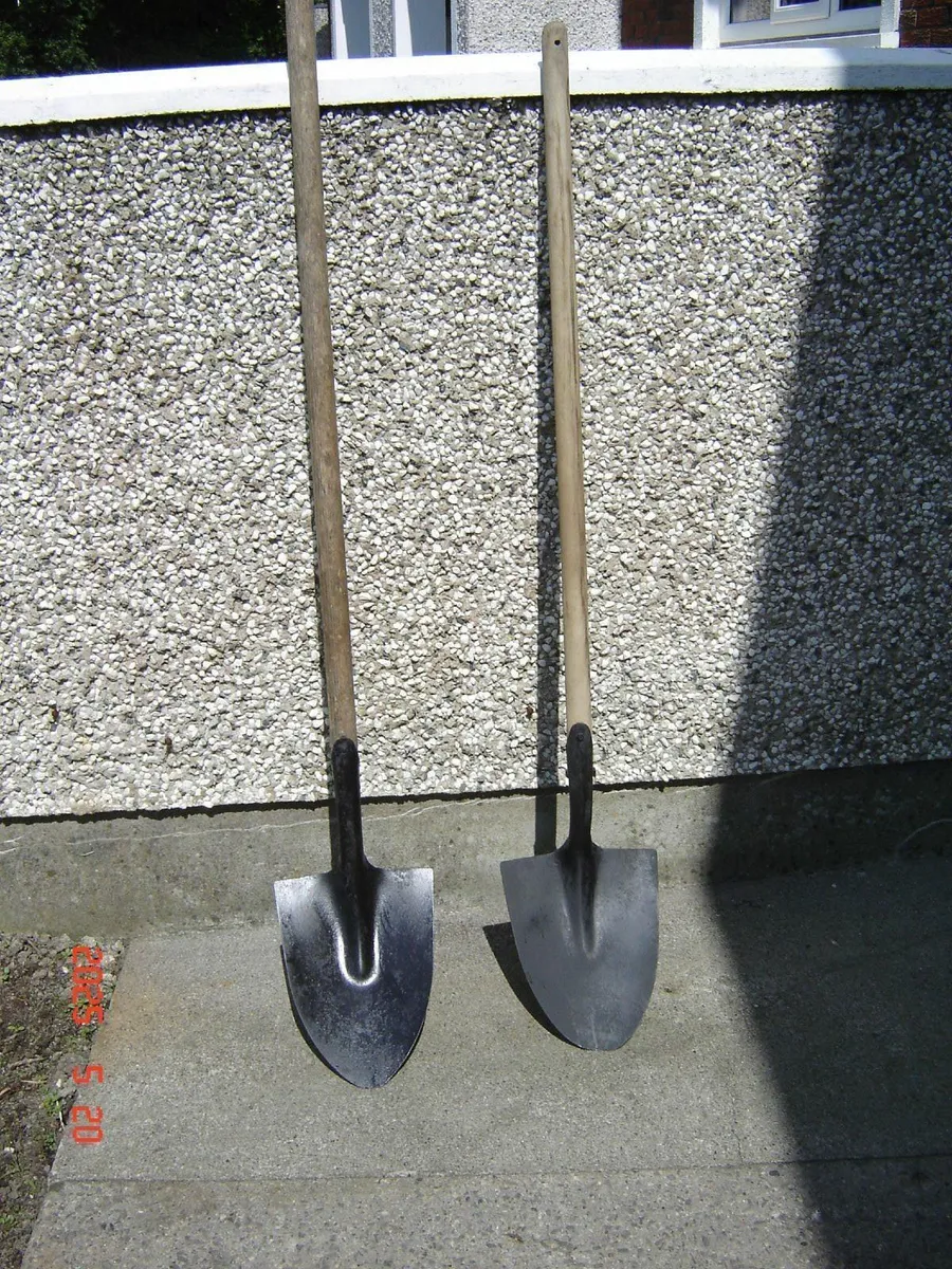 2 shovels - Image 1