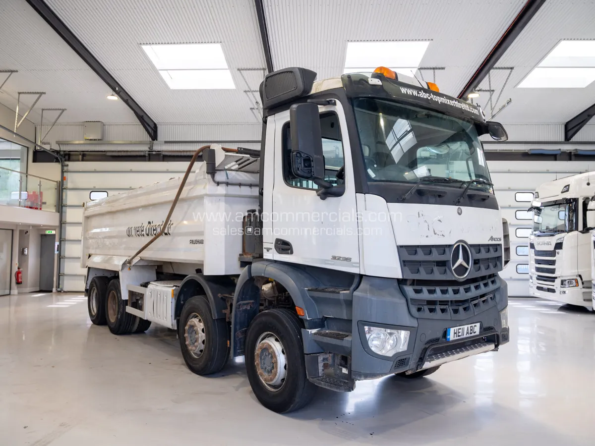 2016 Merceds Arocs 3236 Tipper 8X4 - Image 2