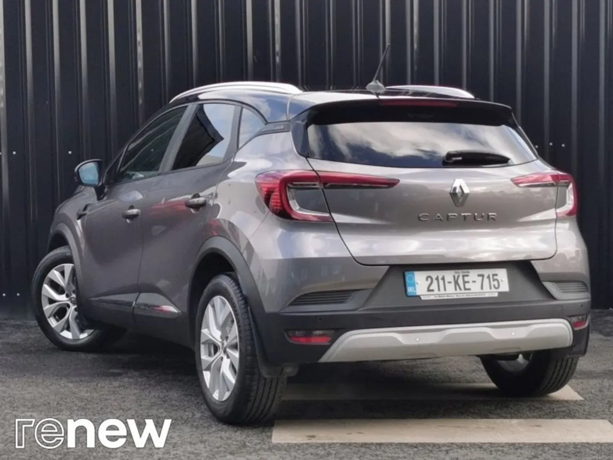 Renault Captur TCe 100 Iconic - Image 2