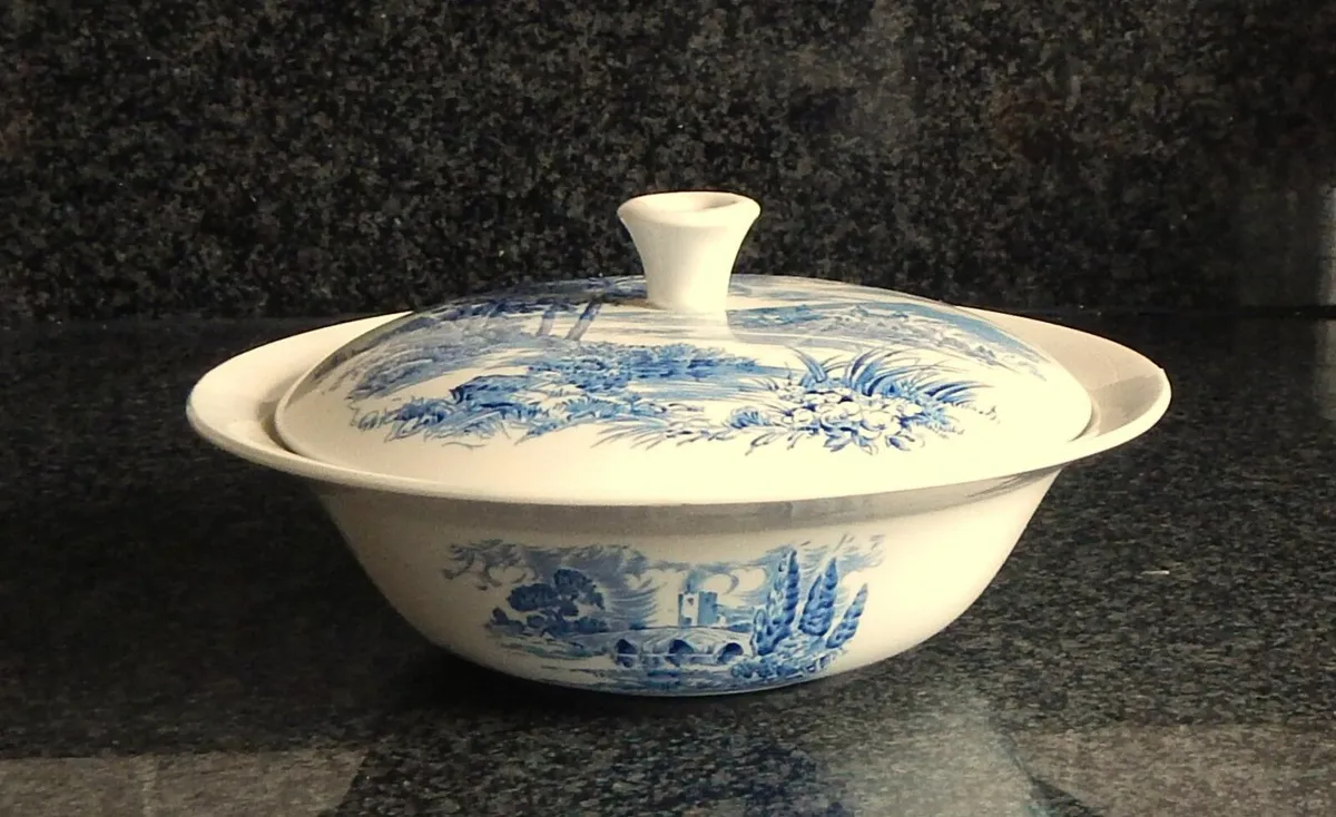 Wedgwood ‘Countryside’ Blue & White Serving Dish - Image 1
