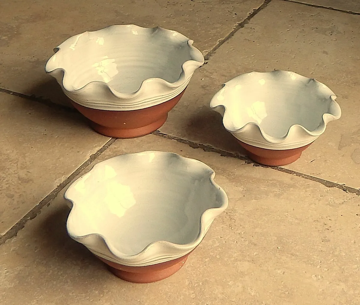 3 Stephen Pearce Pottery Curly Bowls - Image 1