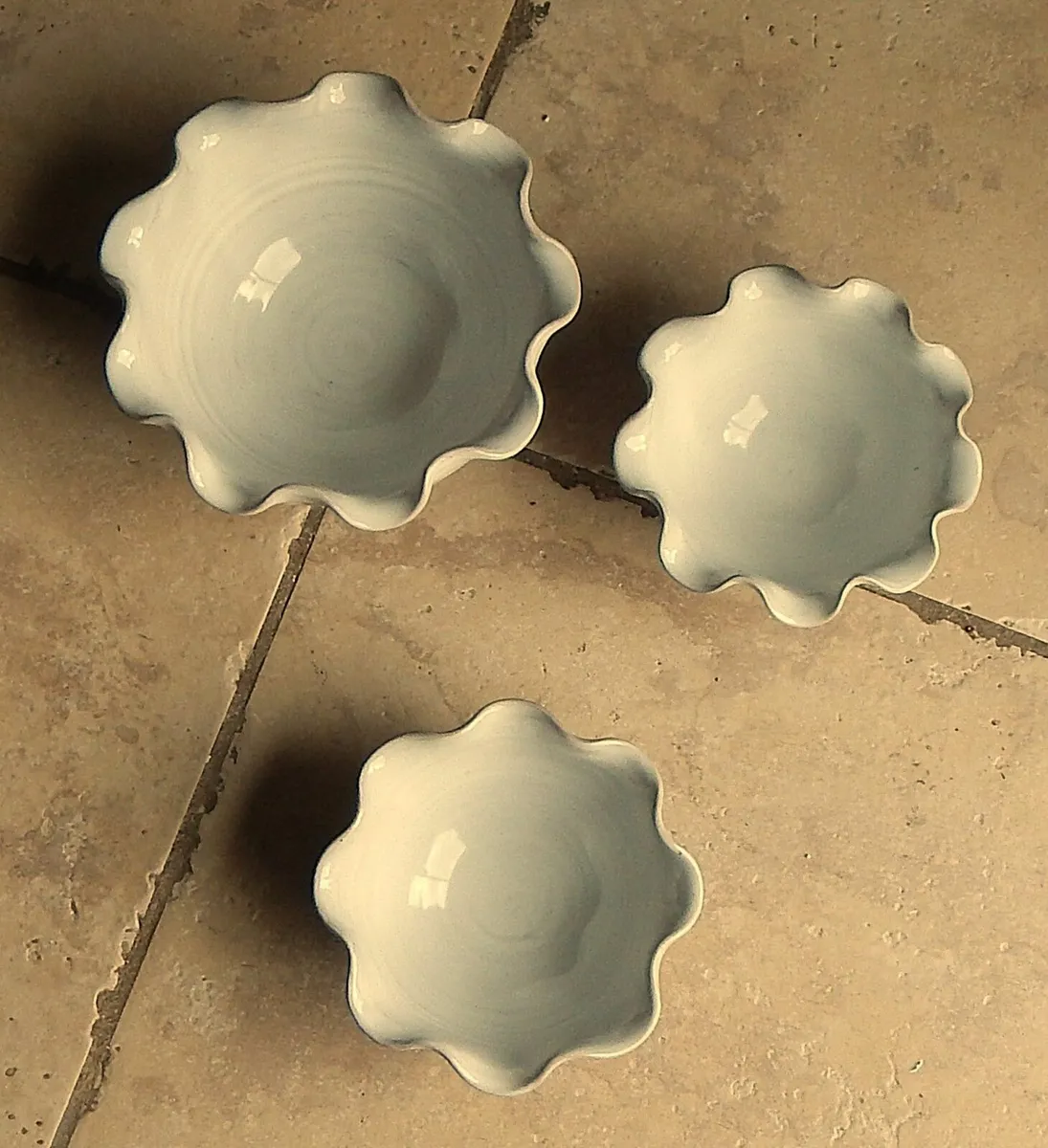 3 Stephen Pearce Pottery Curly Bowls - Image 2