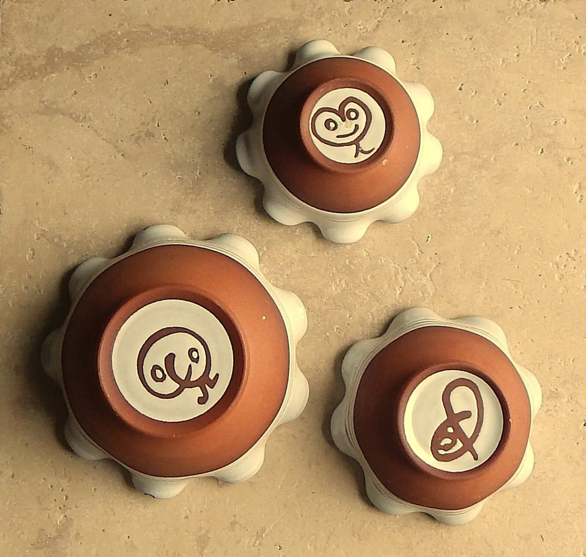 3 Stephen Pearce Pottery Curly Bowls - Image 4