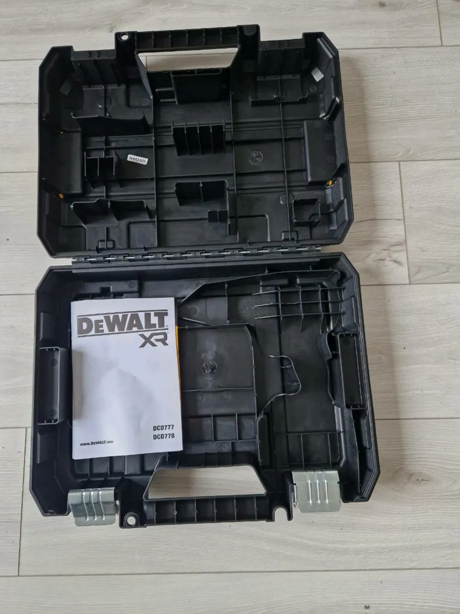 DeWalt Charger - Image 2