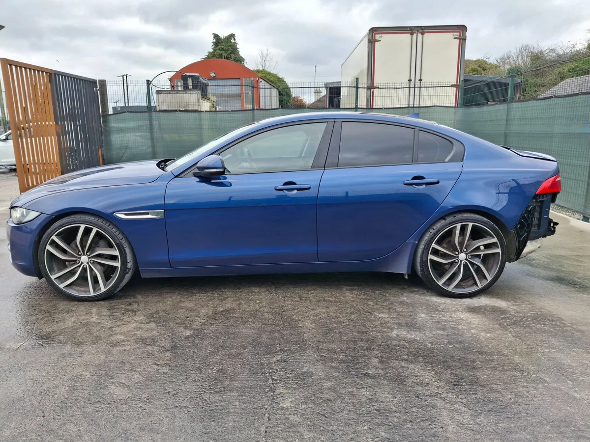 152 Jaguar XE  2.0 Prestige Automatic - Image 4