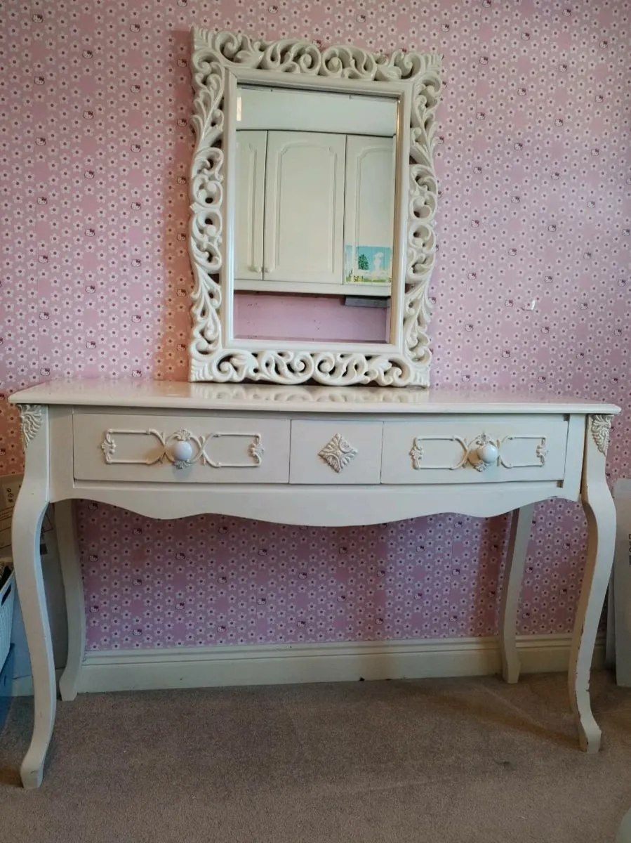 Dresser with mirror - Image 1
