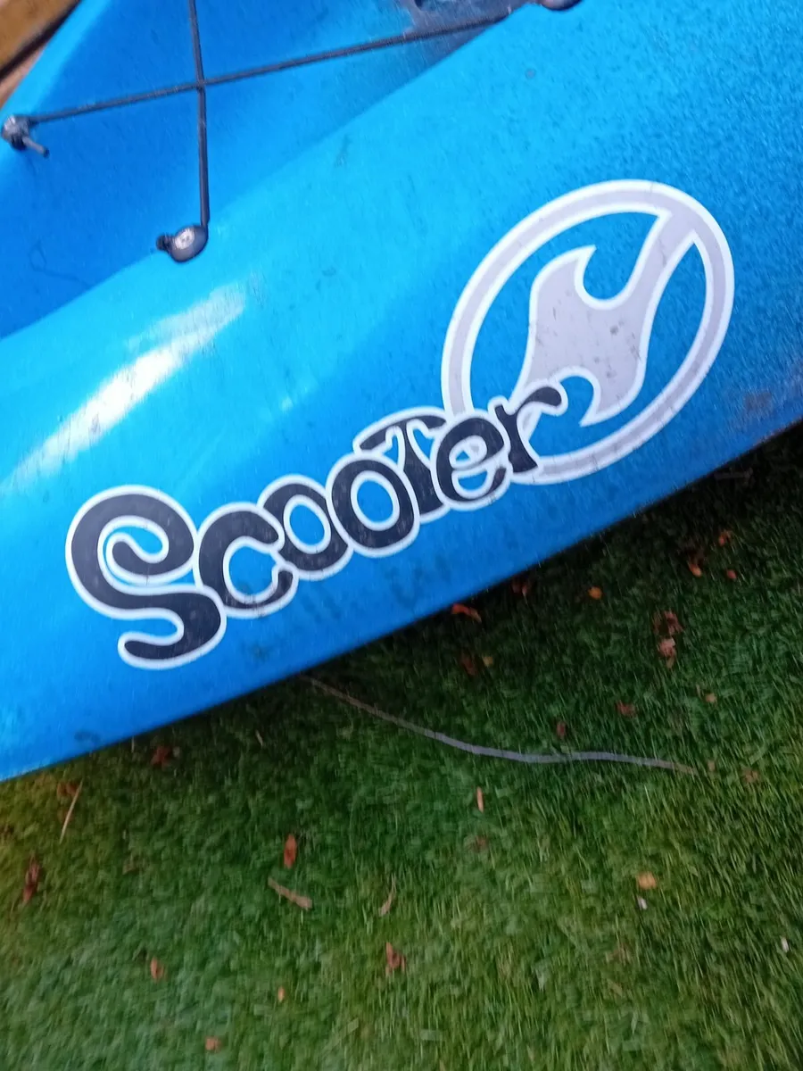 2 new canoes with a stand - Image 1