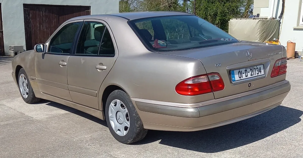 Mercedes-Benz E-Class 2001 - Image 4