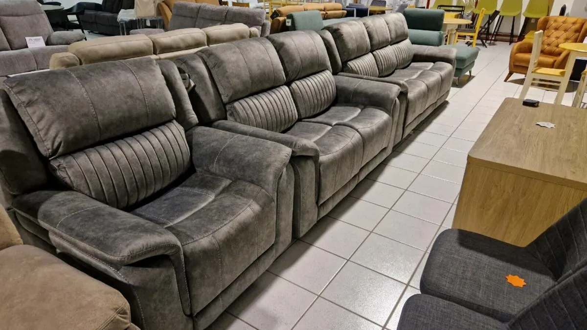 Ex-Display 3+2+1  Recliner Suite - Image 3