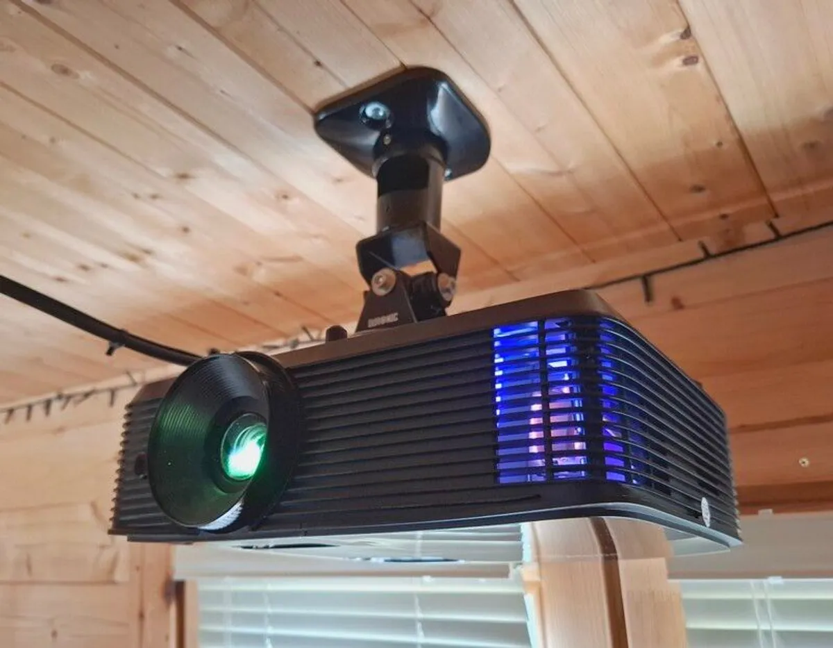 Optoma H116 DLP Projector & Optoma Screen - Image 1