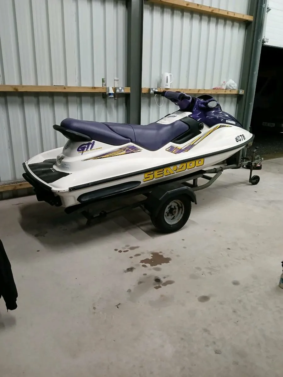 Jet ski - Image 1