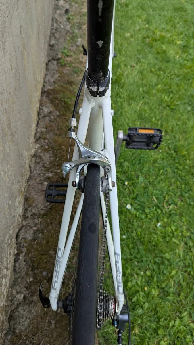 Road bike Giant Defy - Image 3