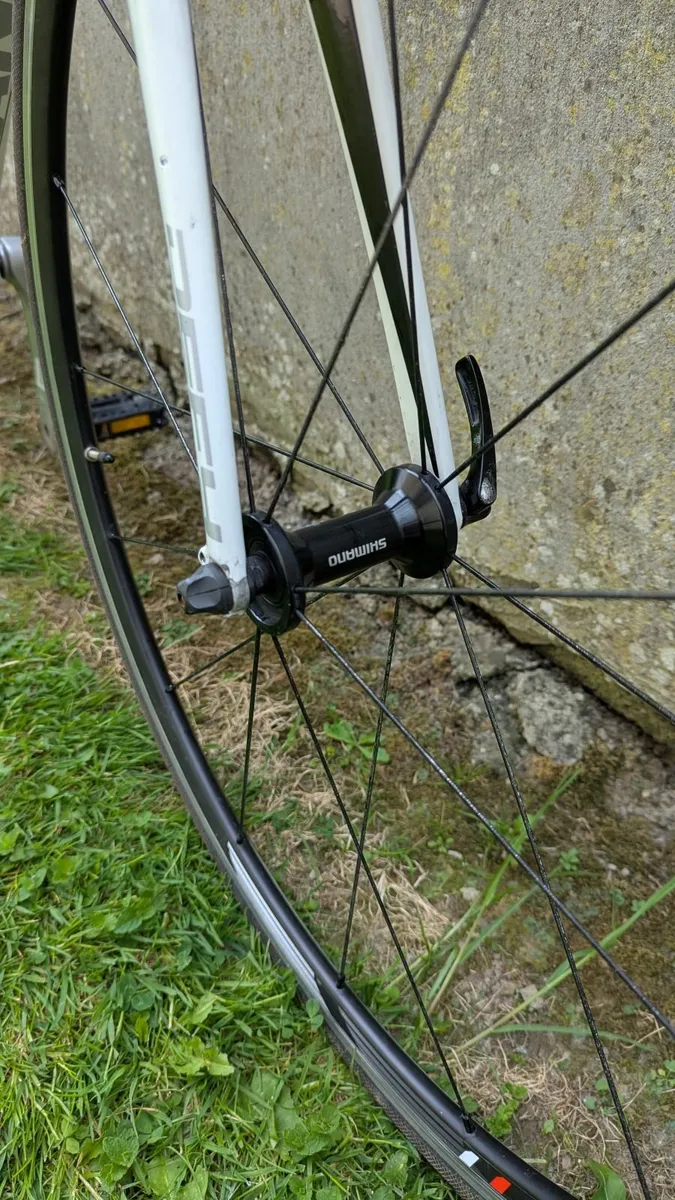 Road bike Giant Defy - Image 4
