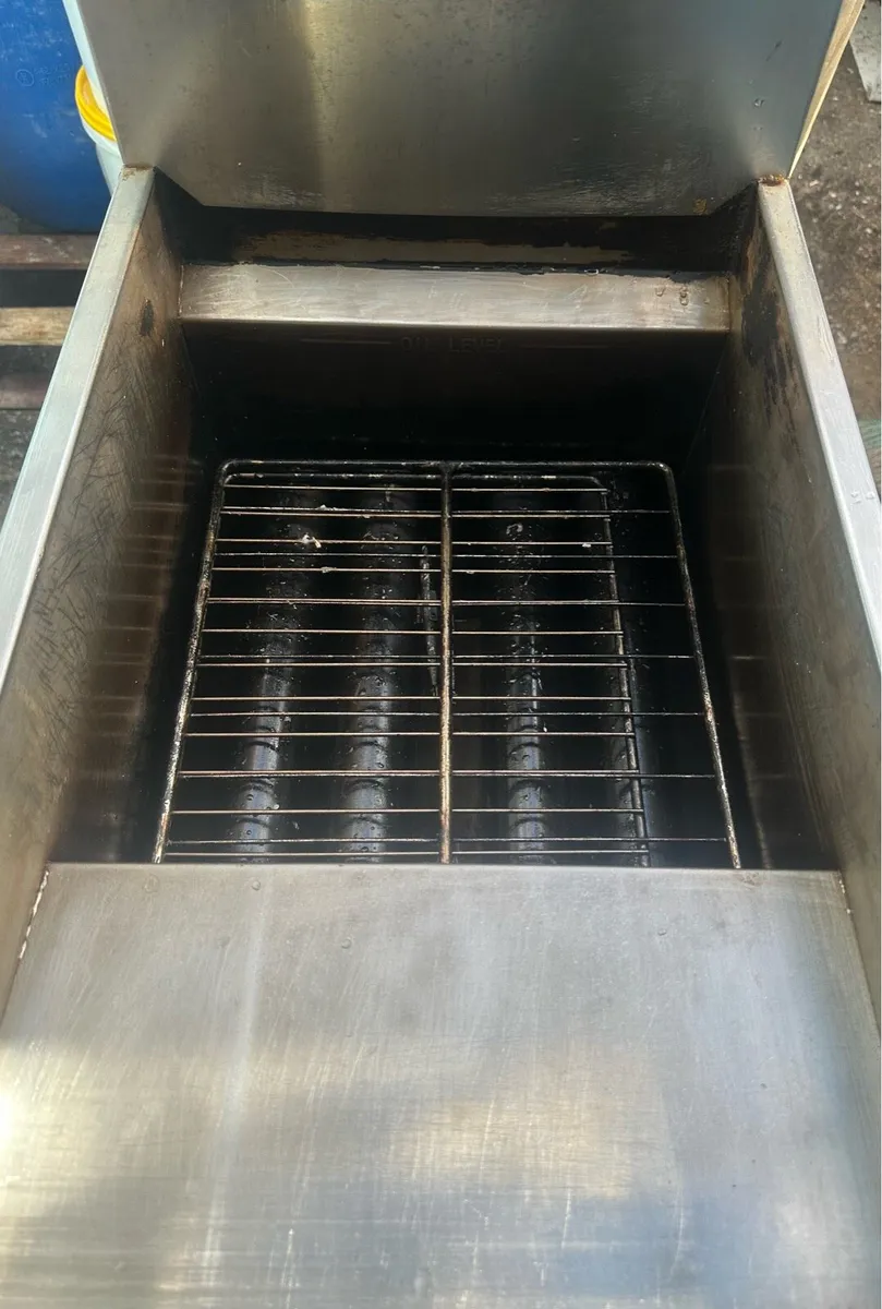 4 burner gas fryer - Image 1