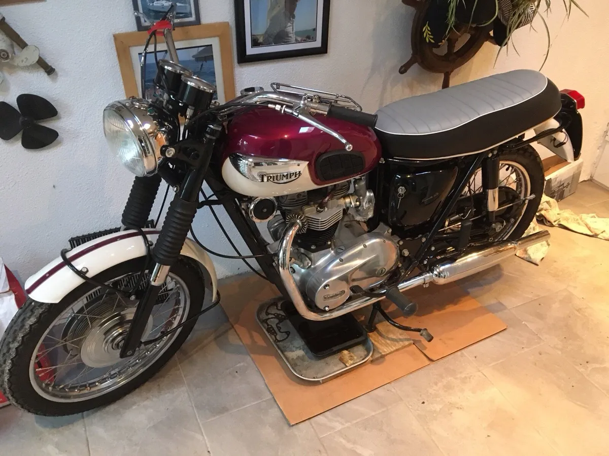 Vintage 1967 Triumph Bonneville 650 - Image 1