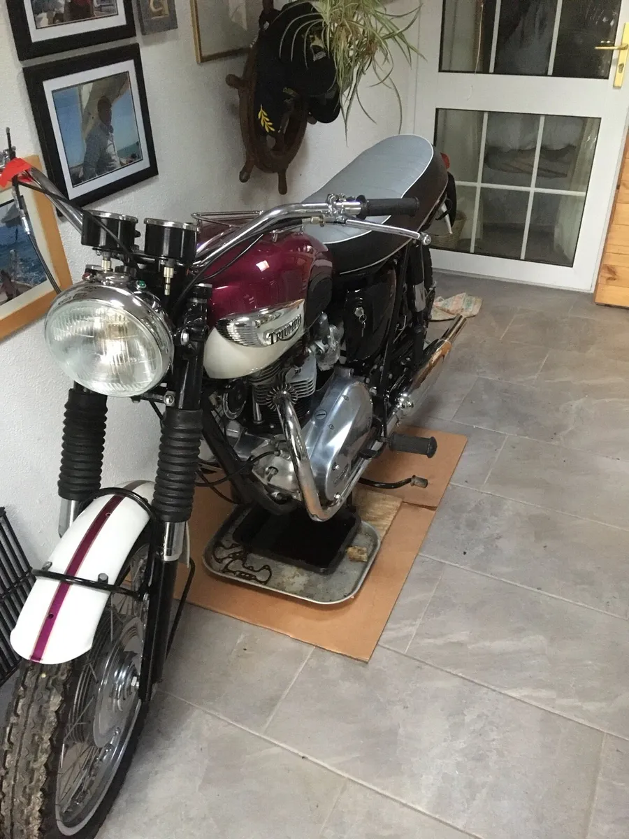 Vintage 1967 Triumph Bonneville 650 - Image 2