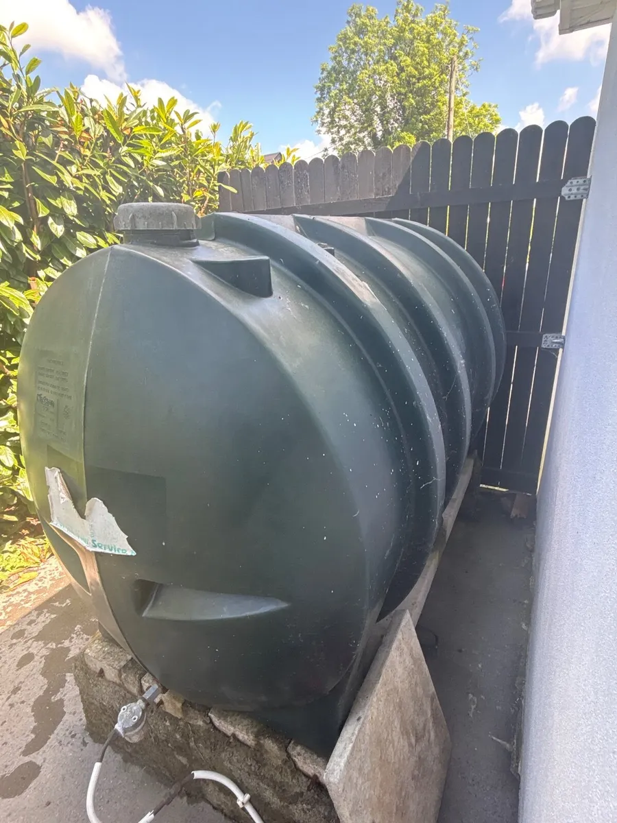Oil tank - Image 1