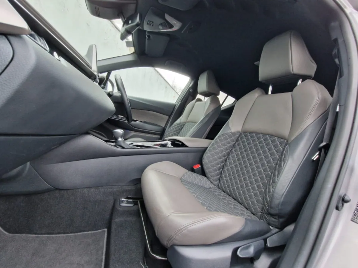 Toyota C-HR 1.8 Hybrid Sol 5dr - Image 4