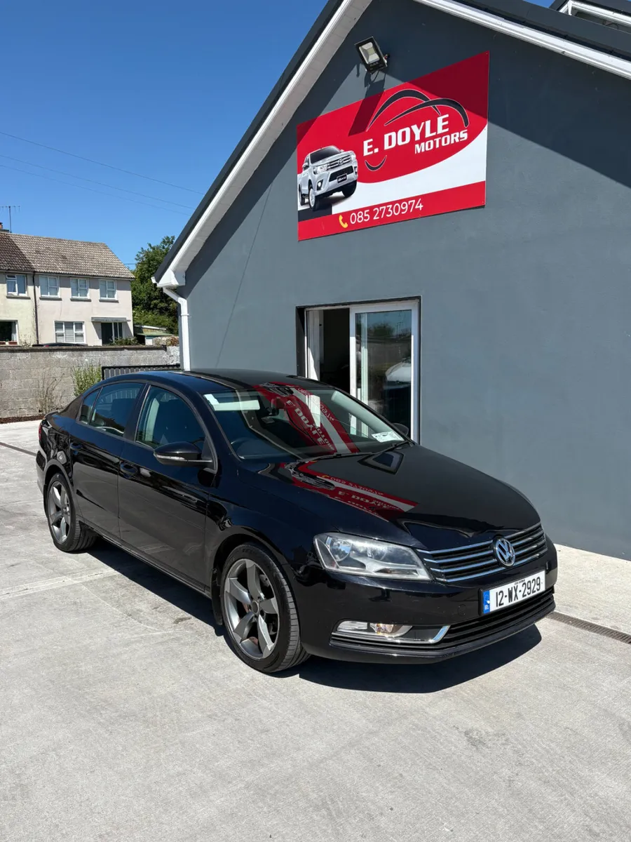 Volkswagen Passat 2012 1 Owner - Image 3